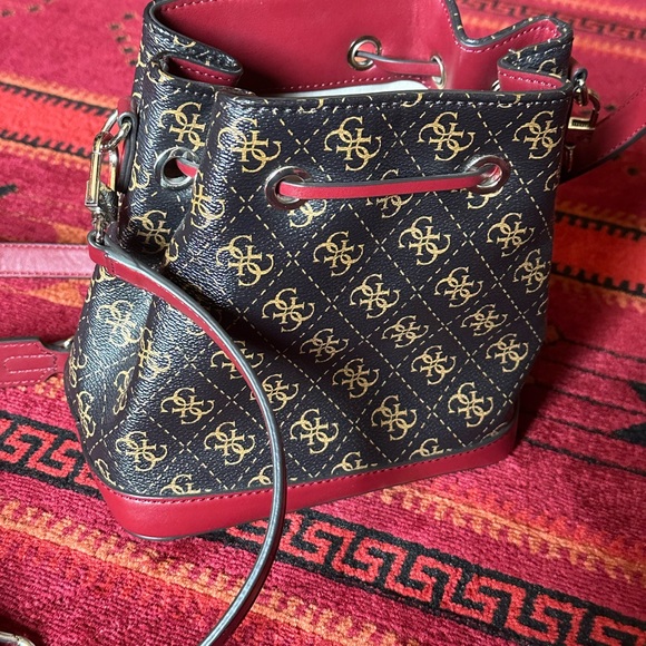 Bucket bag, worn once, stiff material - Picture 2 of 8